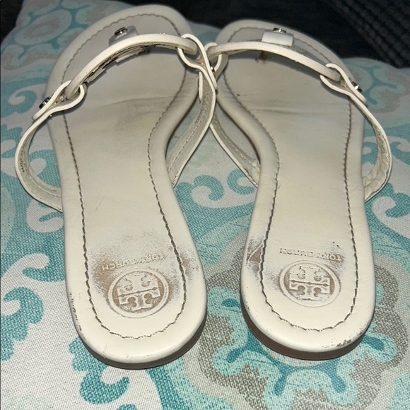 Tory Burch White Leather Sandals with Iconic Logo - Picture 7 of 9
